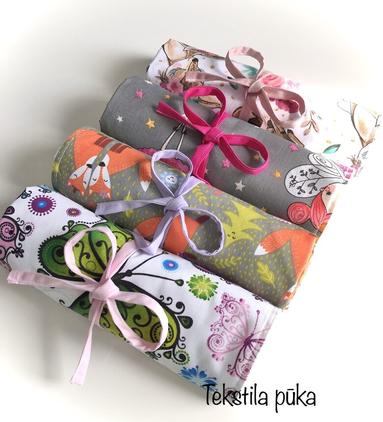  50x 70 cm Mitrumnecaurlaidīgs paladziņš mazuļa aprūpei-meitenītei